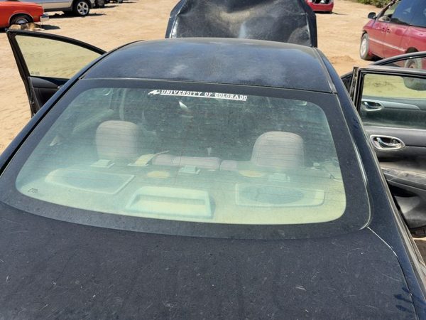 2014 Nissan Sentra Back Glass/window — photo 2