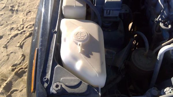 1996 Geo Tracker Windshield Washer Fluid Reservoir With Pump Oem Wiper Tank — photo 6