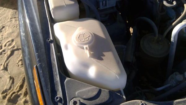1996 Geo Tracker Windshield Washer Fluid Reservoir With Pump Oem Wiper Tank — photo 5