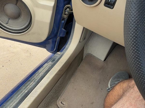 1998-2010 Vw Beetle Convertible Driver Left Lower Kick Trim Panel Oem Tan — photo 1