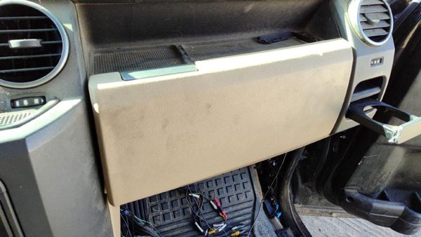 05-09 Land Rover Lr3 Glove Box Assembly Complete Door With Latch Oem Upper Tan — photo 2