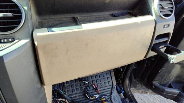 05-09 Land Rover Lr3 Glove Box Assembly Complete Door With Latch Oem Upper Tan — photo 3
