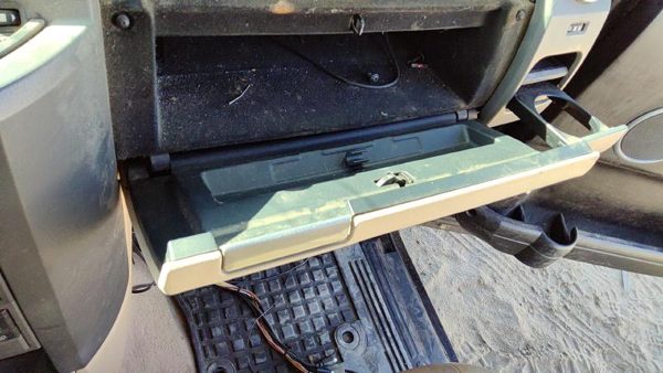 05-09 Land Rover Lr3 Glove Box Assembly Complete Door With Latch Oem Upper Tan — photo 4