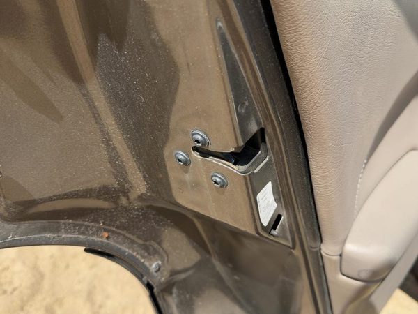 92-99 Pontiac Bonneville Driver Left Rear Door Latch With Rods/Cables Oem Back — photo 3