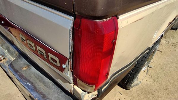 1988 Ford F150 Tail Light Assembly RH — photo 3