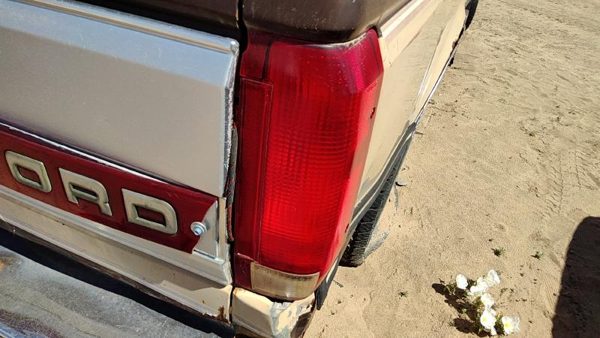 1988 Ford F150 Tail Light Assembly RH — photo 5
