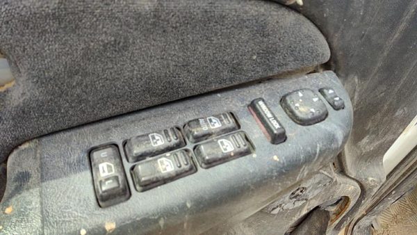 01-02 Silverado 2500 Hd Driver Left Front Power Window Master Control Switch — photo 2