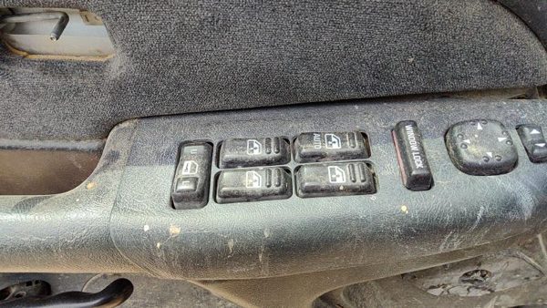01-02 Silverado 2500 Hd Driver Left Front Power Window Master Control Switch — photo 3