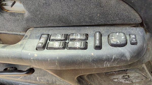 01-02 Silverado 2500 Hd Driver Left Front Power Window Master Control Switch — photo 4