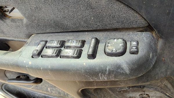 01-02 Silverado 2500 Hd Driver Left Front Power Window Master Control Switch — photo 6
