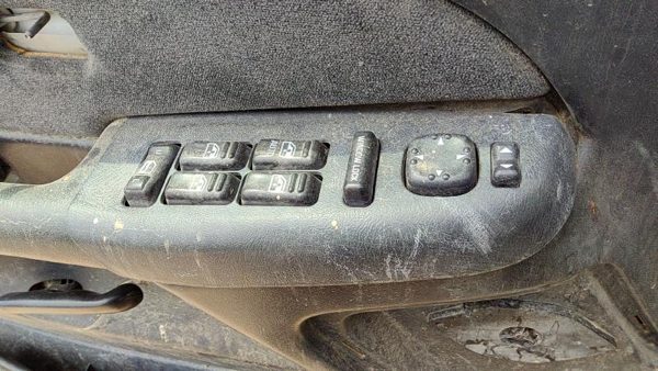 01-02 Silverado 2500 Hd Driver Left Front Power Window Master Control Switch — photo 5