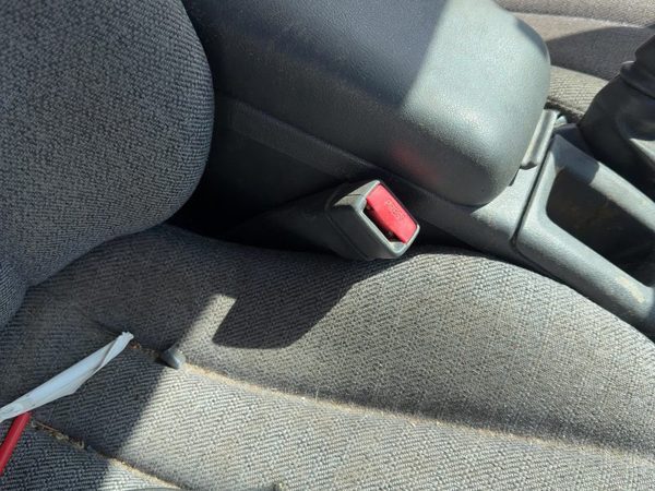 00-05 Cavalier Passenger Right Front Seat Belt Buckle Receiver Oem Graphite 12C — photo 3