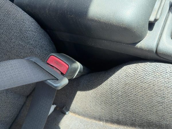 00-05 Cavalier Passenger Right Front Seat Belt Buckle Receiver Oem Graphite 12C — photo 4