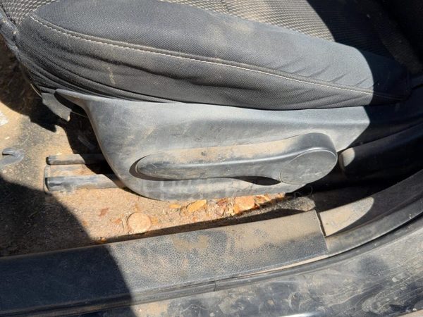 2014 Nissan Sentra Seat Track LH Charcoal G — photo 3
