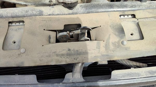 1993-1995 Nissan Pathfinder Hood Latch Assembly With Bracket Oem 6250055G00 — photo 1