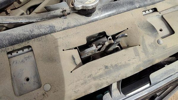 1993-1995 Nissan Pathfinder Hood Latch Assembly With Bracket Oem 6250055G00 — photo 3