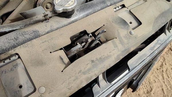 1993-1995 Nissan Pathfinder Hood Latch Assembly With Bracket Oem 6250055G00 — photo 5