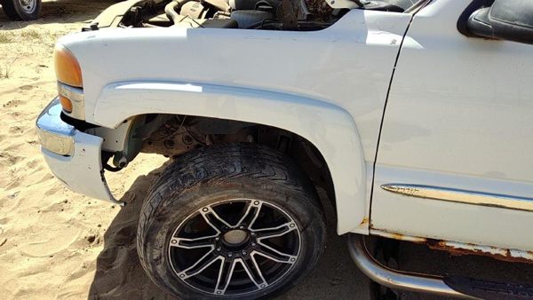 2005 GMC Sierra Fender LH 1500 Hd White 50U — photo 1