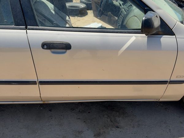 2000 Mazda Protege Front Door RH Champagne Silver 4F — photo 3