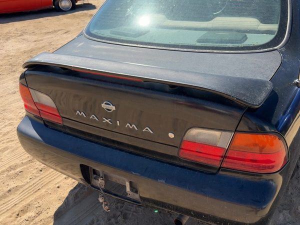1996 Nissan Maxima Trunk/decklid/hatch/tailgate Black — photo 3