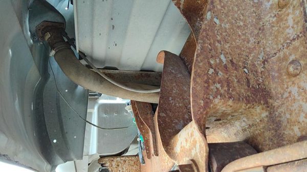 1999-2004 Sierra 2500 Hd Fuel Filler Neck Assembly With Gas Cap Oem 15710309 — photo 2