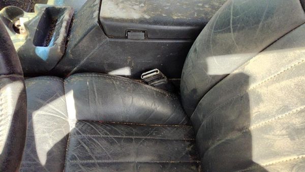 91-94 Chevy S10 Blazer Driver Left Front Seat Belt Buckle Receiver Oem Black — photo 2