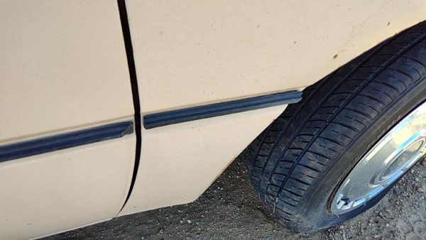 1984-1987 Ford Tempo Passenger Right Moulding From Fender Oem Trim Strip Tan — photo 4