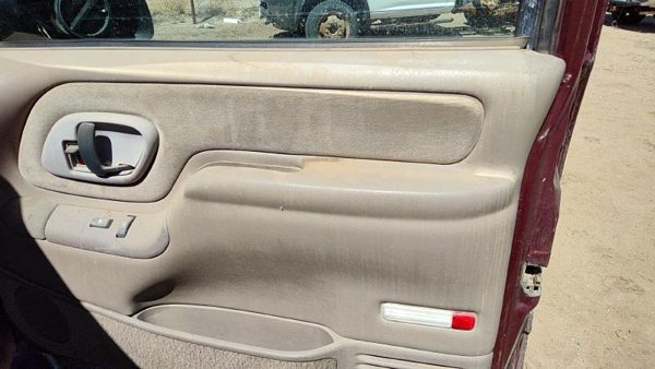 1995-99 Gmc Yukon Passenger Right Front Inside Door Trim Panel Only Oem Tan 522 — photo 2