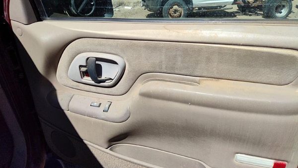 1995-99 Gmc Yukon Passenger Right Front Inside Door Trim Panel Only Oem Tan 522 — photo 3