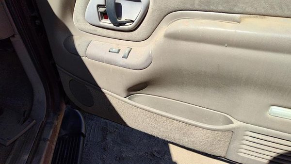 1995-99 Gmc Yukon Passenger Right Front Inside Door Trim Panel Only Oem Tan 522 — photo 6