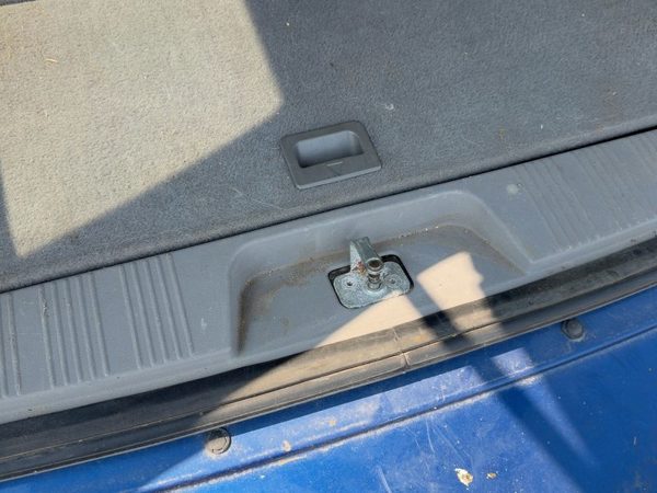 2002-2007 Saturn Vue Cargo Hatch Step Plate Sill Trim Panel Gray 17D — photo 3