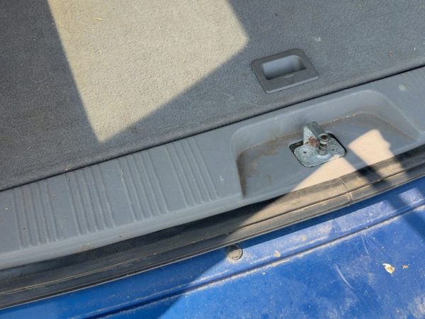 2002-2007 Saturn Vue Cargo Hatch Step Plate Sill Trim Panel Gray 17D — photo 4