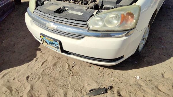2004-2005 Chevy New Style Malibu Front Bumper Cover Assembly Oem White 40U — photo 2