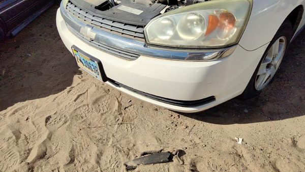 2004-2005 Chevy New Style Malibu Front Bumper Cover Assembly Oem White 40U — photo 3