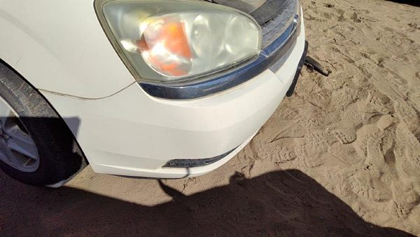 2004-2005 Chevy New Style Malibu Front Bumper Cover Assembly Oem White 40U — photo 7