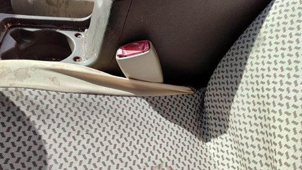 04-05 New Style Malibu Driver Left Front Seat Belt Buckle Receiver Neutral 52E — photo 3