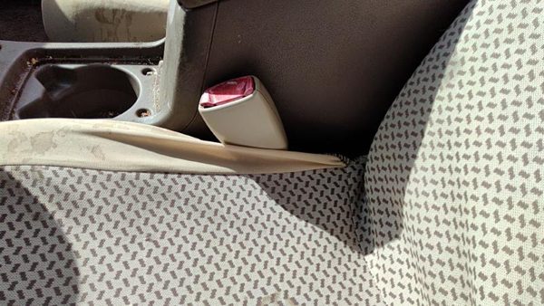 04-05 New Style Malibu Driver Left Front Seat Belt Buckle Receiver Neutral 52E — photo 2