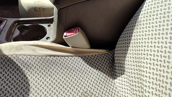 04-05 New Style Malibu Driver Left Front Seat Belt Buckle Receiver Neutral 52E — photo 1