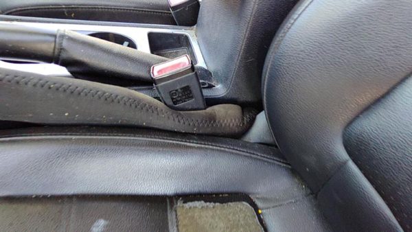 2012-2015 Vw Passat Driver Left Front Seat Belt Buckle Receiver Oem Black Tb — photo 1