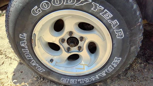 1994 Ford Explorer Wheel 4 — photo 1