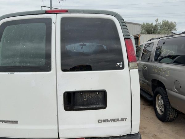 2002 Chevrolet Express Trunk/decklid/hatch/tailgate White — photo 3