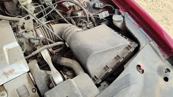 00-02 Eldorado Complete Air Intake Cleaner Filter Box Housing With Tube 4.6L — photo 1