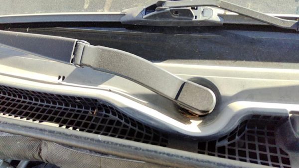 2010-2012 Subaru Legacy Outback Passenger Right Windshield Wiper Arm Blade Lever — photo 3