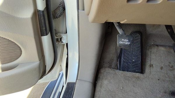 04-10 Toyota Sienna Driver Left Lower Kick Trim Panel Oem Fawn 41 — photo 1