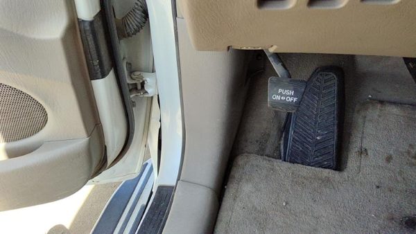 04-10 Toyota Sienna Driver Left Lower Kick Trim Panel Oem Fawn 41 — photo 2