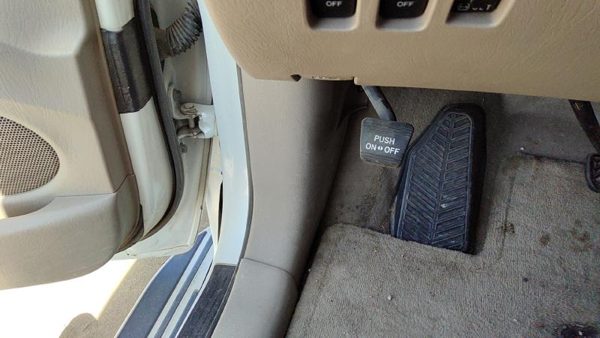 04-10 Toyota Sienna Driver Left Lower Kick Trim Panel Oem Fawn 41 — photo 3