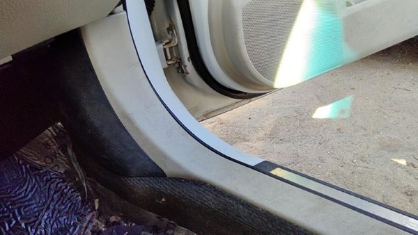 12 Legacy Outback Passenger Right Lower Sill Step Moulding Trim Panel Warm Ivory — photo 3