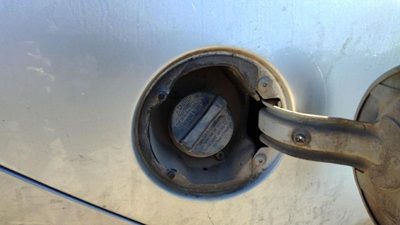 2005-2010 Chevy Cobalt Coupe Fuel Filler Neck Assembly With Gas Cap Oem 25950052