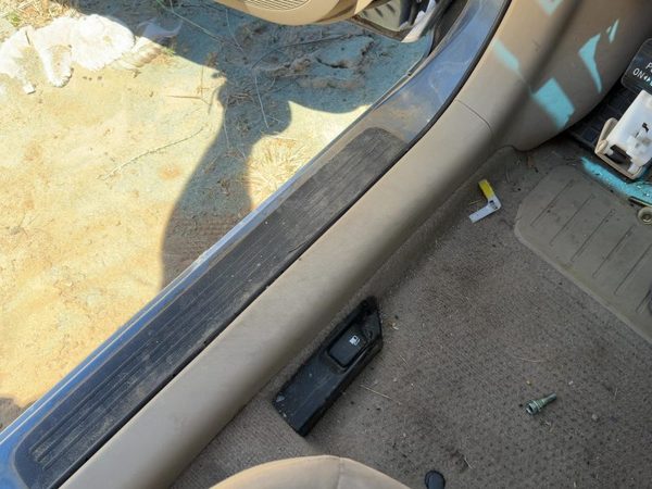 2005 Toyota Prius Driver Left Lower Sill Step Moulding Trim Panel Oem Tan 08 — photo 1