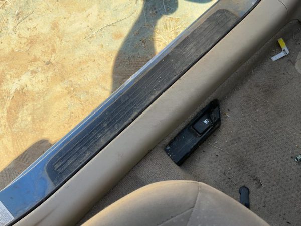 2005 Toyota Prius Driver Left Lower Sill Step Moulding Trim Panel Oem Tan 08 — photo 3